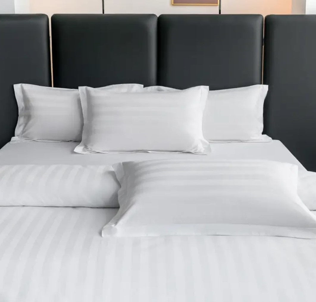 Fata de perna, din Damasc Premium, Alb Imaculat, Dungi Late, Bumbac 100%, Grosime 180 grame/m², Metru Patrat - 1 bucata