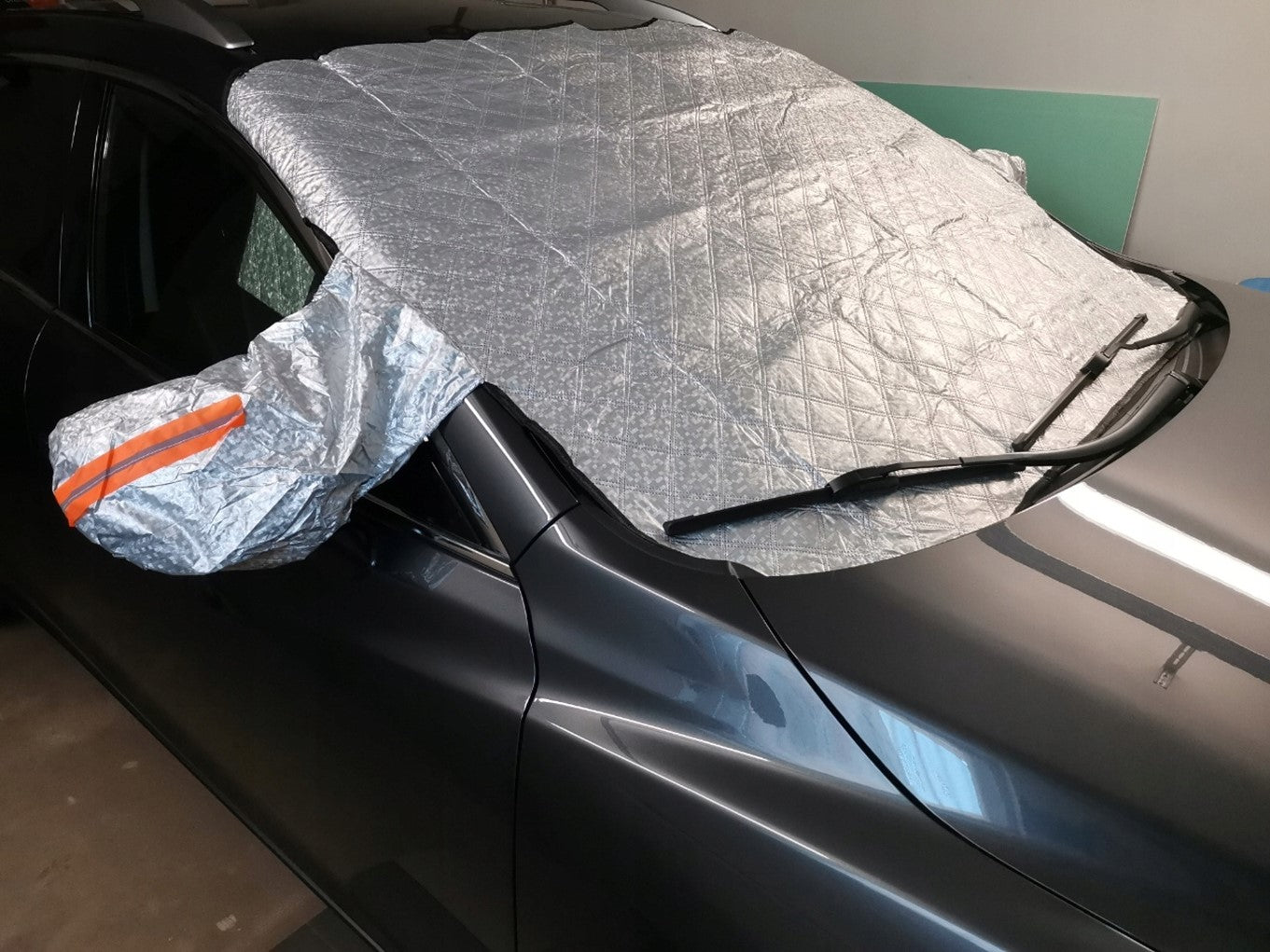Protectie Iarna pentru parbriz si oglinzi laterale, matlasata, Anti-Inghet, Iarna-Vara, 145x178 cm, fixare cu magneti in partea de jos si prindere cu usile laterale, Metru Patrat - MetruPatrat.ro