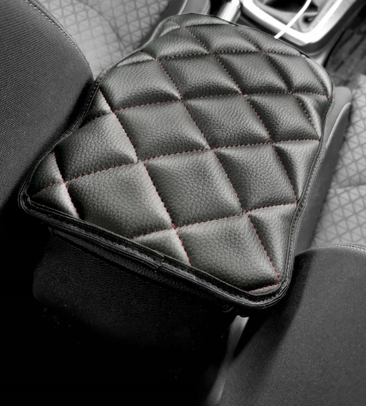 Protectie auto pentru cotiera, din piele ecologica matlasata, universala, neagra, Metru Patrat 5084 - MetruPatrat.ro