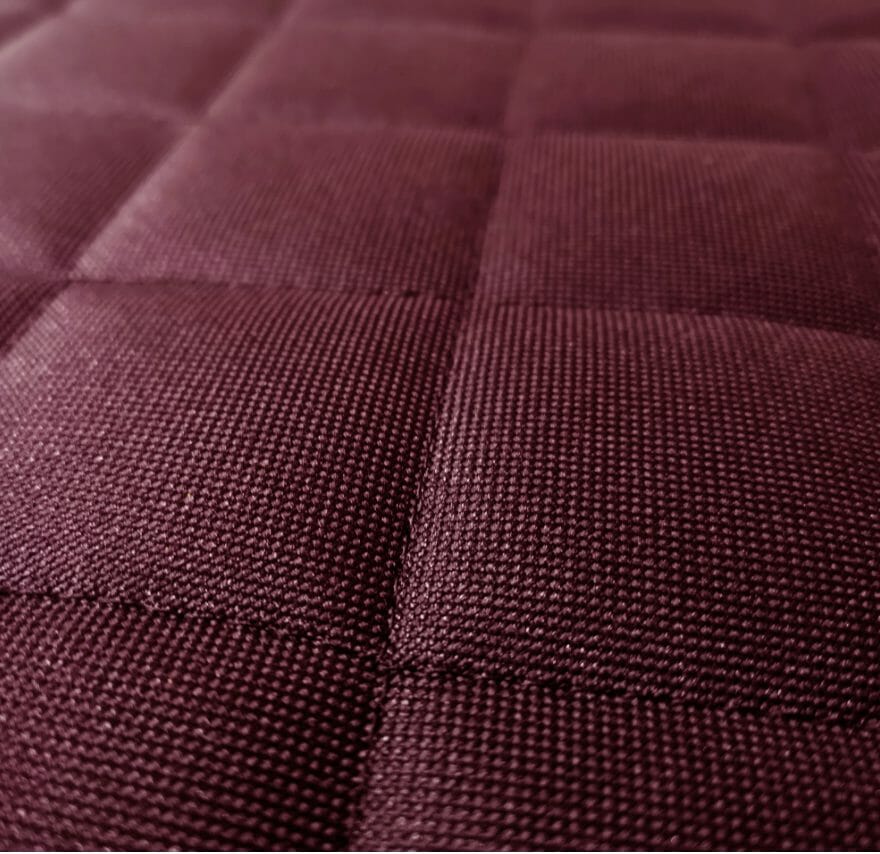 Set 2 protectii auto matlasate, universale, lavabile, grena, protectie scaun sau bancheta si protectie spatar scaun cu buzunar organizator, Metru Patrat