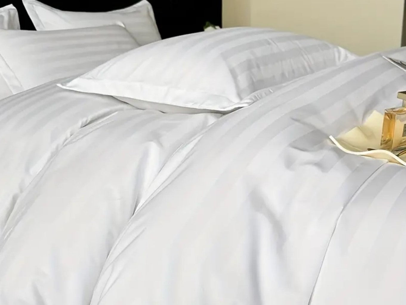 Husa pentru pilota din Damasc Premium, Alb Imaculat, Dungi Late, Bumbac 100%, Grosime 180 grame/m², Metru Patrat - MetruPatrat.ro
