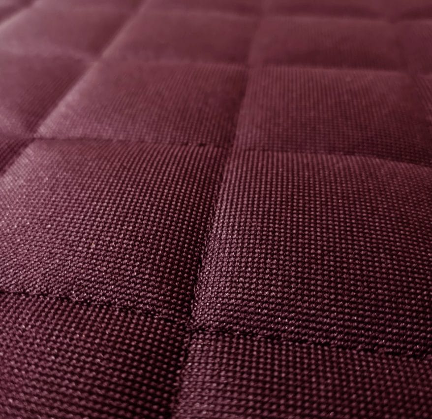 Set 3 protectii auto, matlasate,universale, grena, lavabile, impermeabile, protectie bancheta cu decupare cotiera  si 2 protectii scaune fata, Metru Patrat