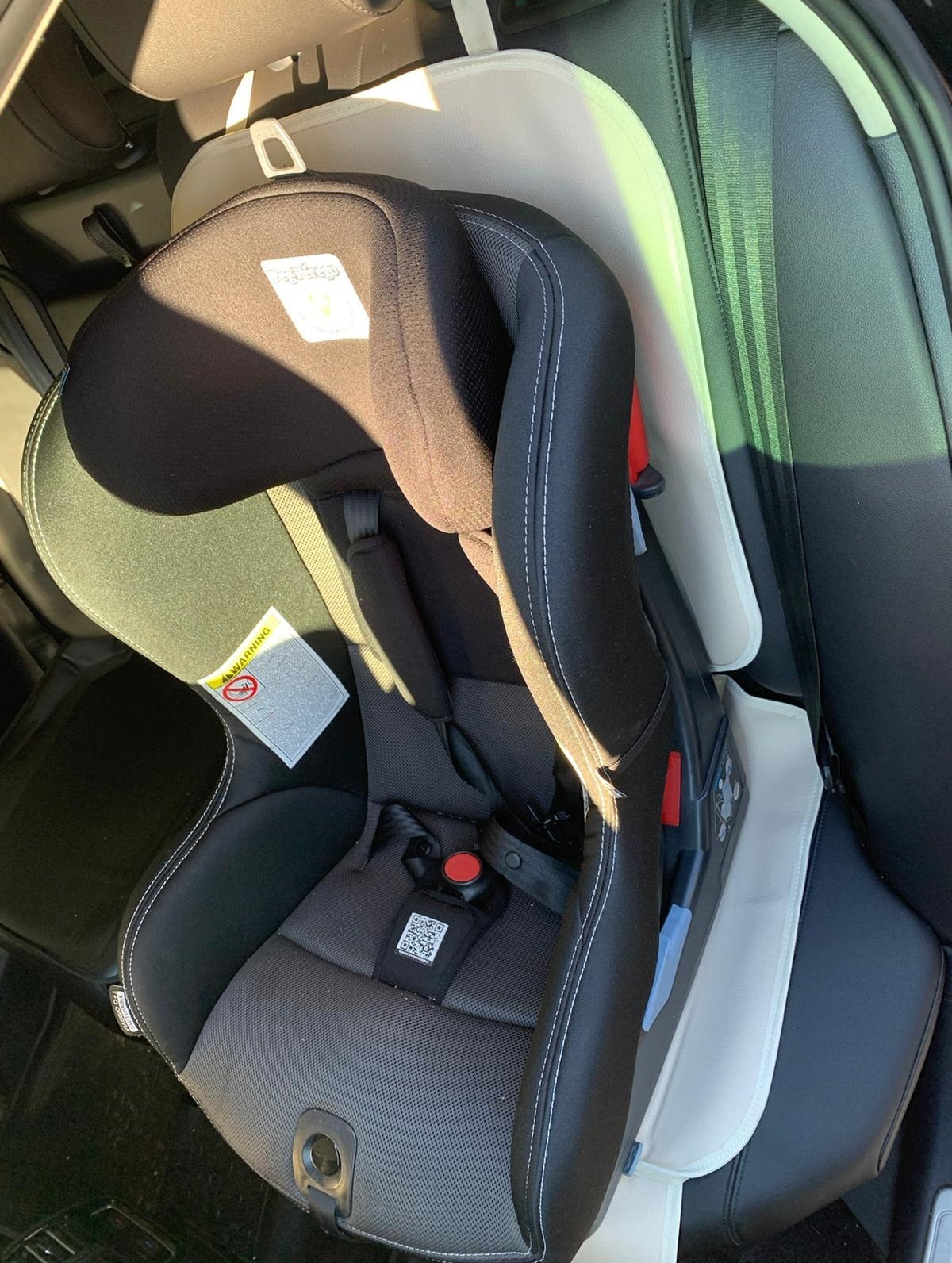 Set 2 protectii auto, scoica bebe, pentru scaune fata sau bancheta spate, din piele ecologica, lavabile, model universal, crem