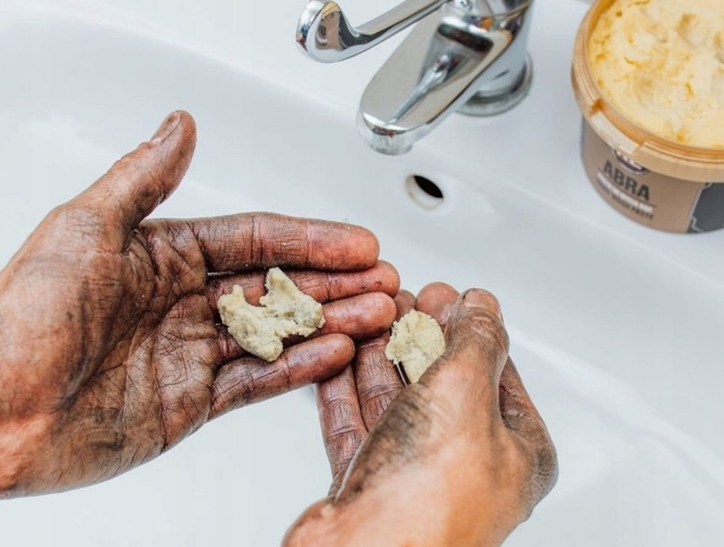 Pasta curatare maini, pentru mecanici, utila pentru eliminarea uleiurilor, grasimilor si a vaselinei, abraziva, 500 ml, Metru Patrat 5089