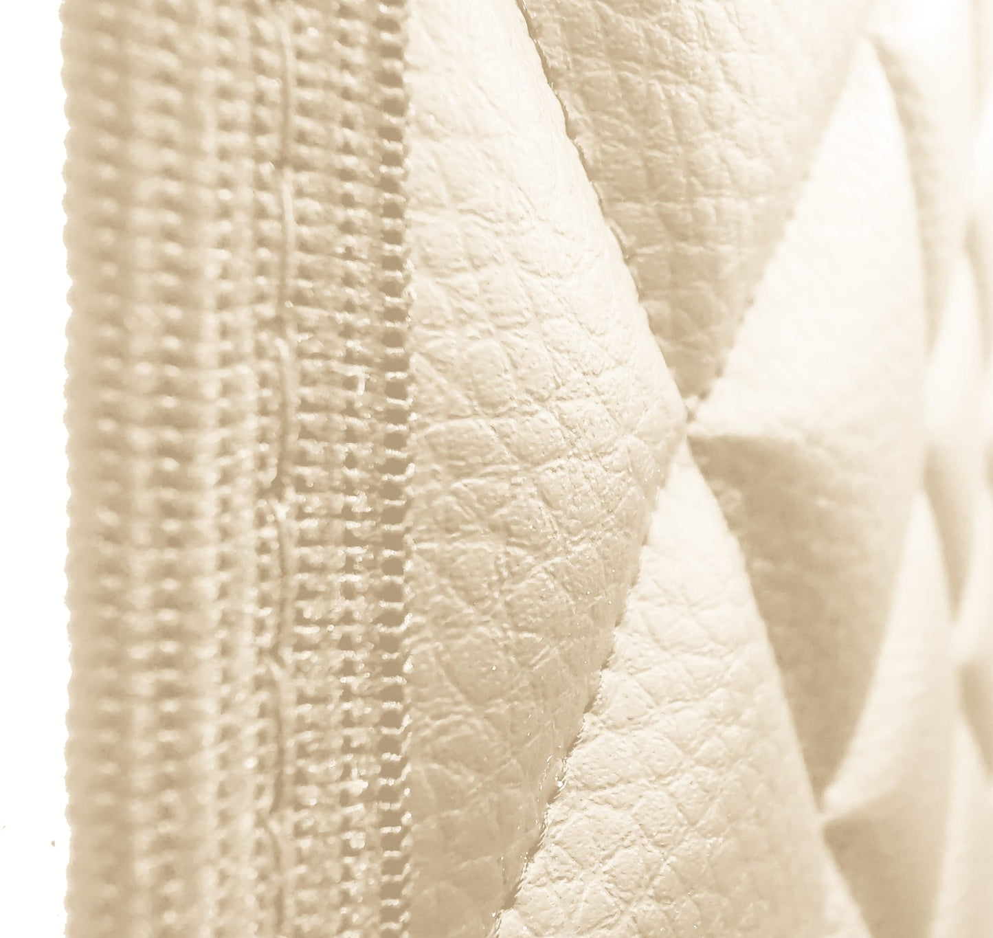 Protectie scaun auto copii, scoica bebe, crem, din piele ecologica matlasata, lavabila, impermeabila, Metru Patrat 5062