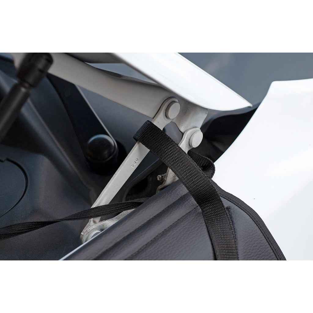 Husa protectie aripa auto, cu banda magnetica si 3 prinderi cu carlige, universala, din piele ecologica 10039