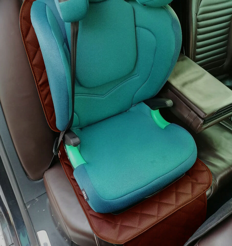 Protectie auto matlasata, universala, pentru scaun auto, scaun copii, scoica bebe, impermeabila, lavabila, maro, Metru Patrat 5071