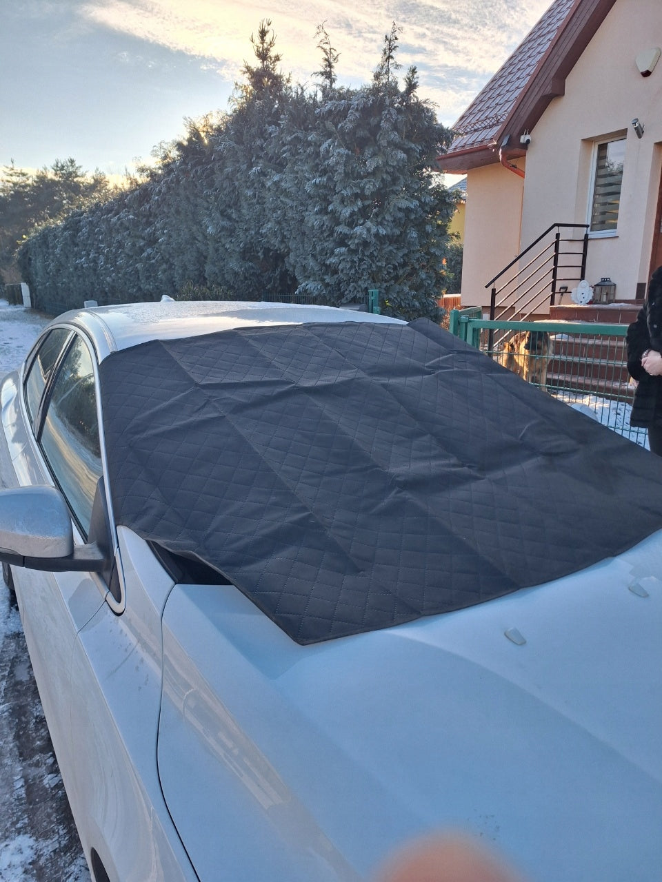 Parasolar matlasat pentru parbriz autoturism, iarna-vara, protectie ridicata, protectie UV, cu prindere magneti exterior, 121x188 cm, Metru Patrat - MetruPatrat.ro