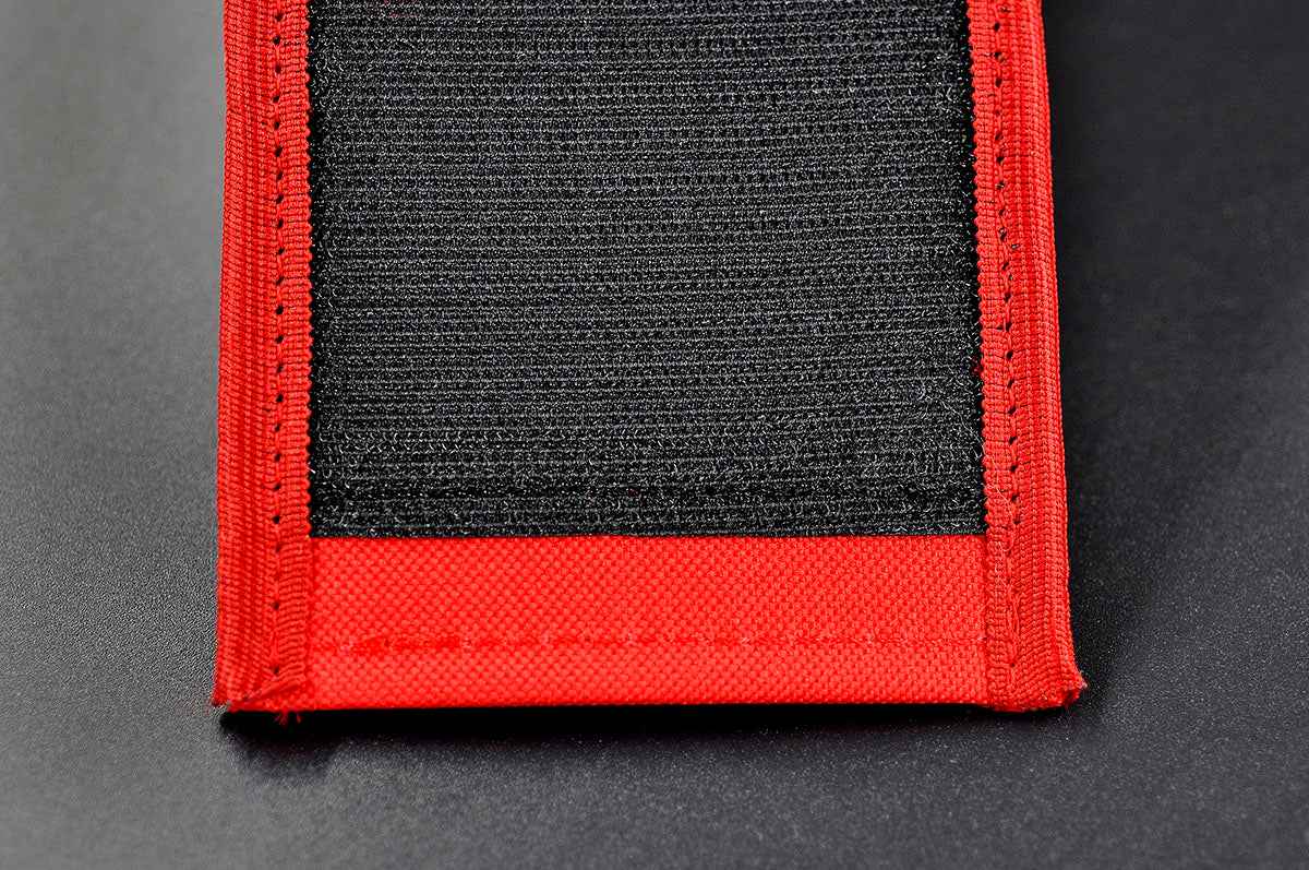 Husa pentru stingator auto matlasata, negru rosu, cu banda velcro pentru fixare usoara, universala