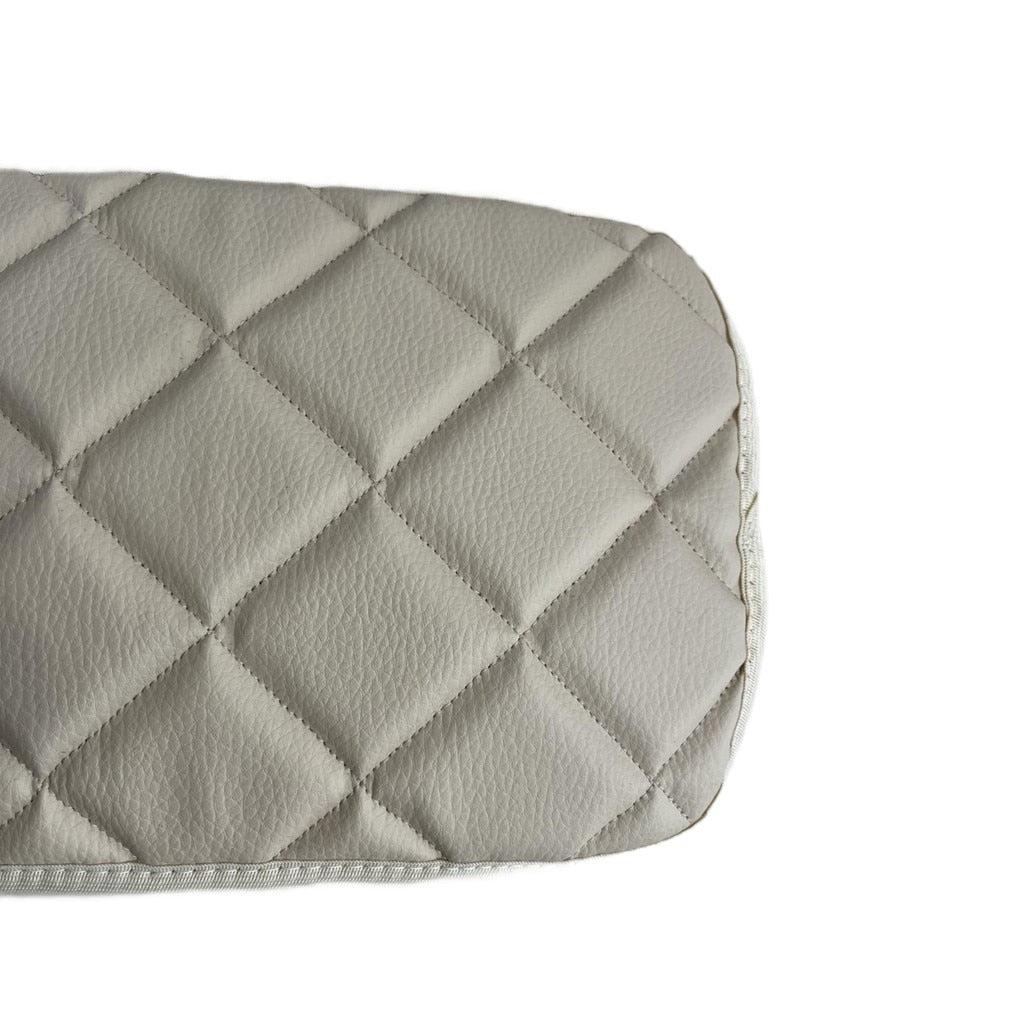 Protectie auto pentru cotiera, din piele ecologica matlasata, universala, crem - MetruPatrat.ro