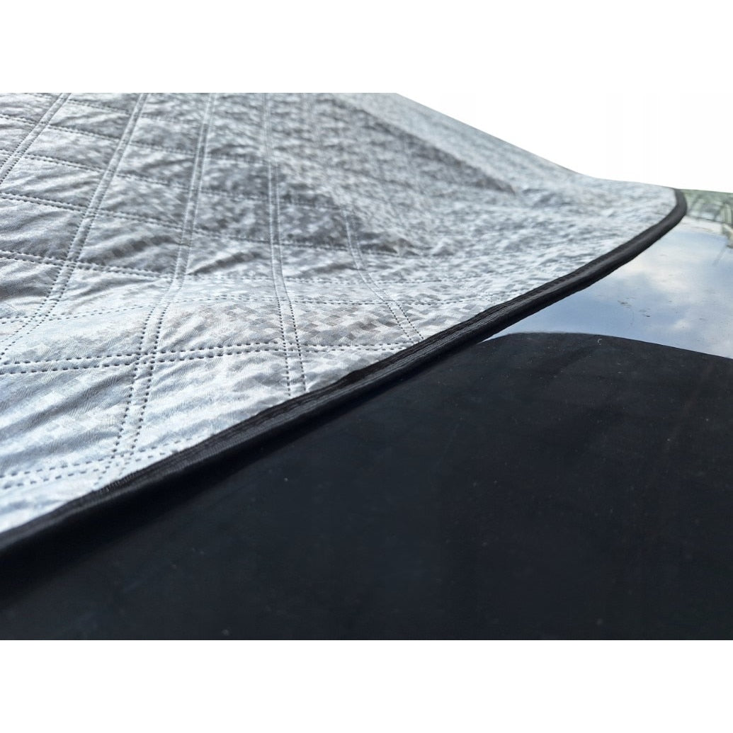 Parasolar matlasat pentru parbriz autoturism, cu izolatie vatelina pentru protectie ridicata, protectie UV, cu prindere magneti exterior si cleme in interior, 110x157 cm - MetruPatrat.ro