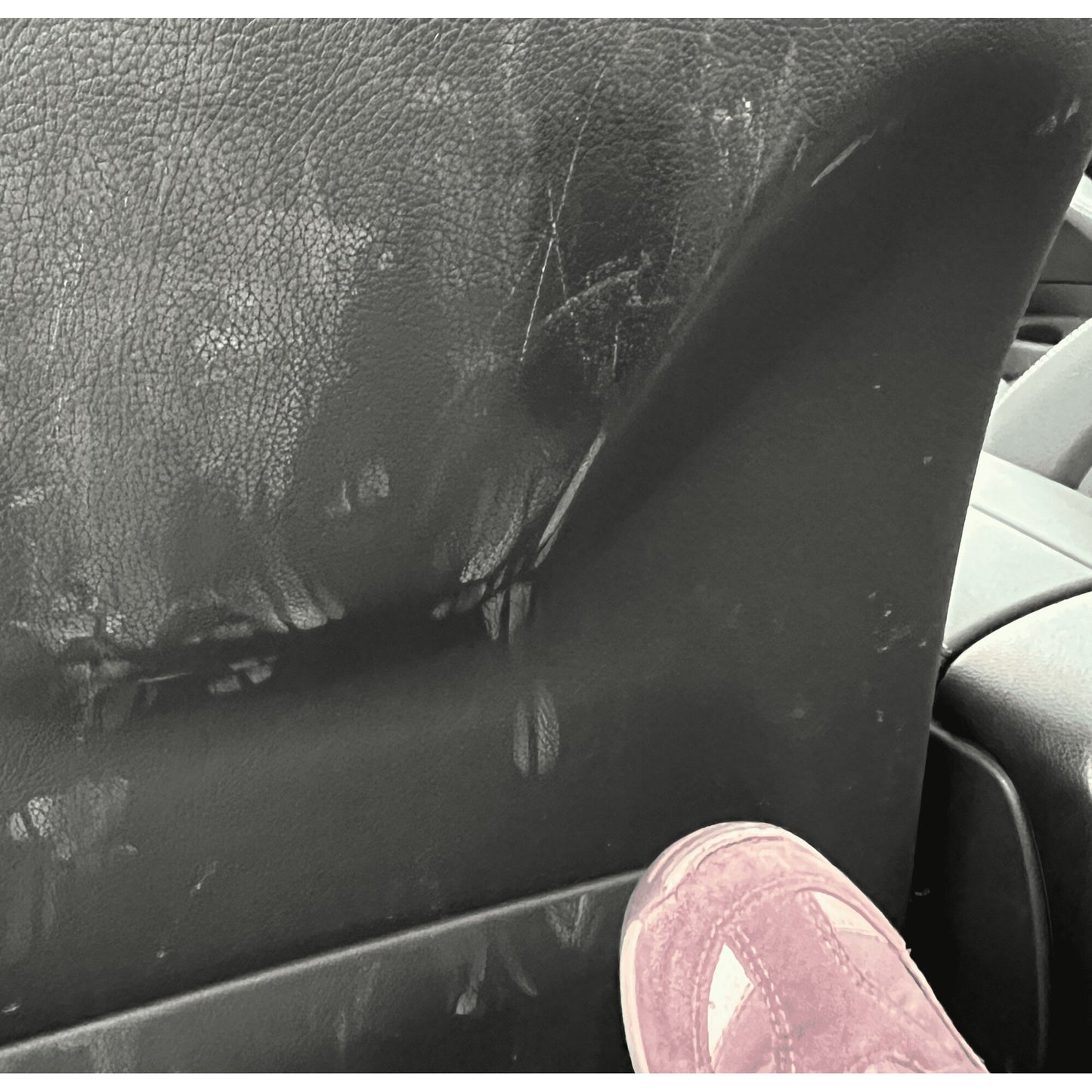 Protectie auto matlasata, din piele ecologica Bej, pentru spatarul scaunului din fata, universala, impermeabila, lavabila - MetruPatrat.ro
