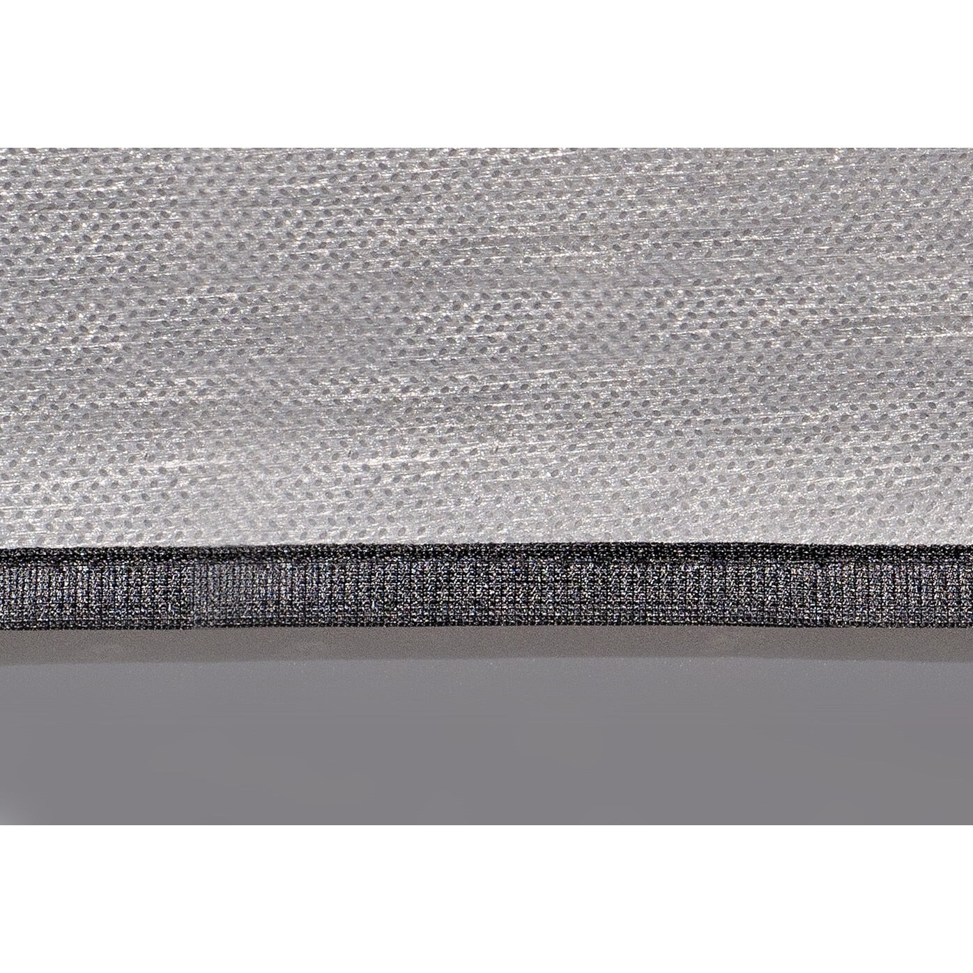 Semi prelata auto combi M-L, Metru Patrat, universala, all season, impotriva caldurii, ploii, zapezii si a inghetului, rezitenta UV, impermeabila, dimensiuni 75 cm inaltime x 275-295 cm lungime, gri - MetruPatrat.ro