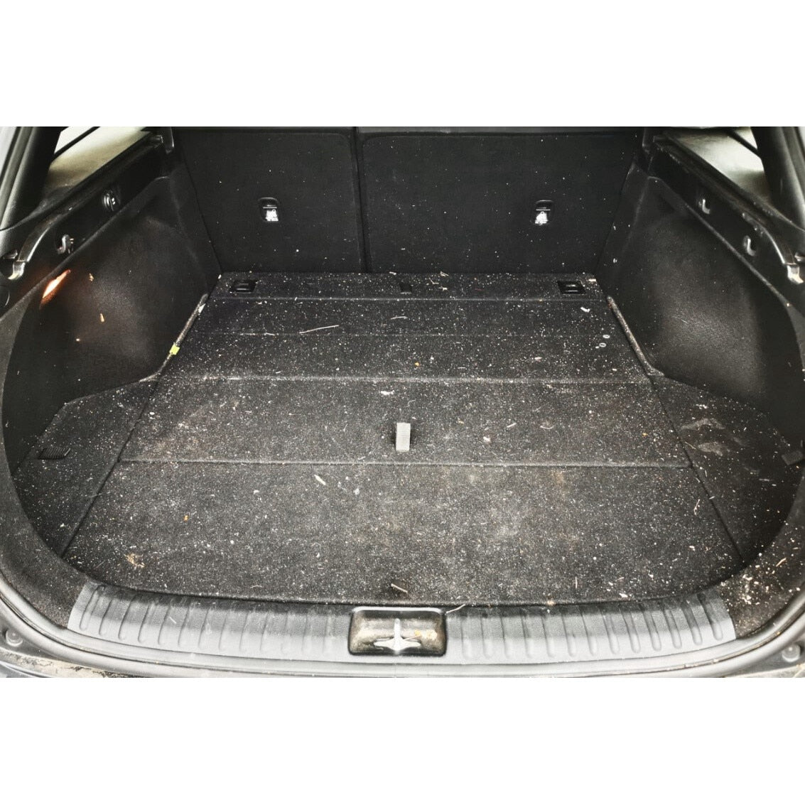 Protectie auto matlasata pentru portbagaj, pentru transport animale si marfuri, marime universala ajustabila, prindere cu banda velcro - MetruPatrat.ro